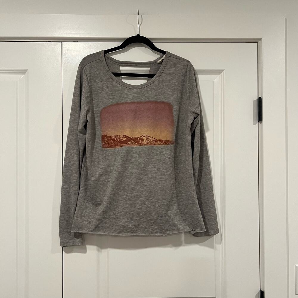 Modish Rebel Women's Grey Longsleeve‎ Top with Mountains Open Back Size L